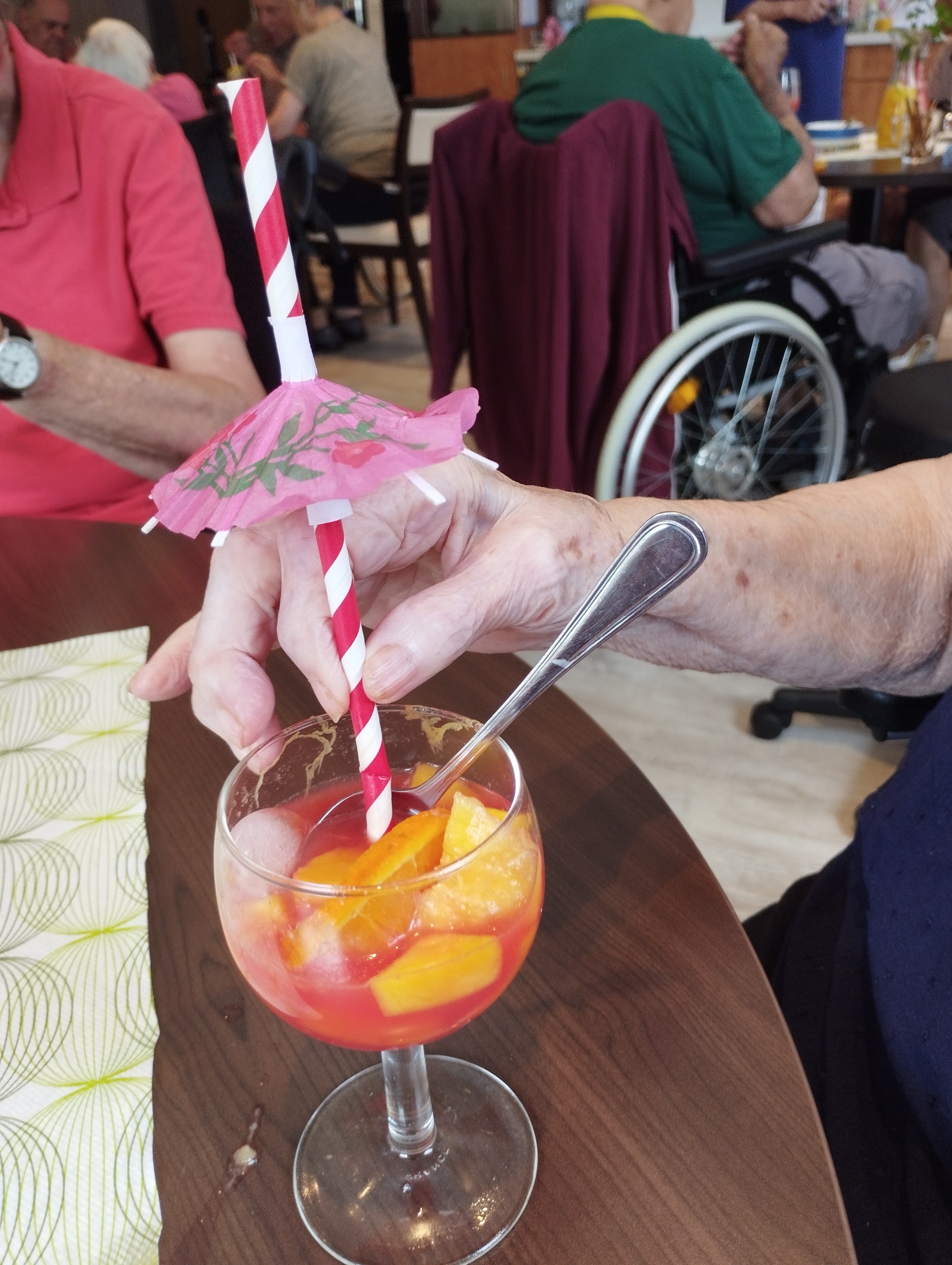 Cocktail mit Schirmchen