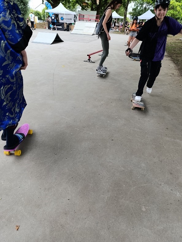 Gemeinsames Skateboard fahren