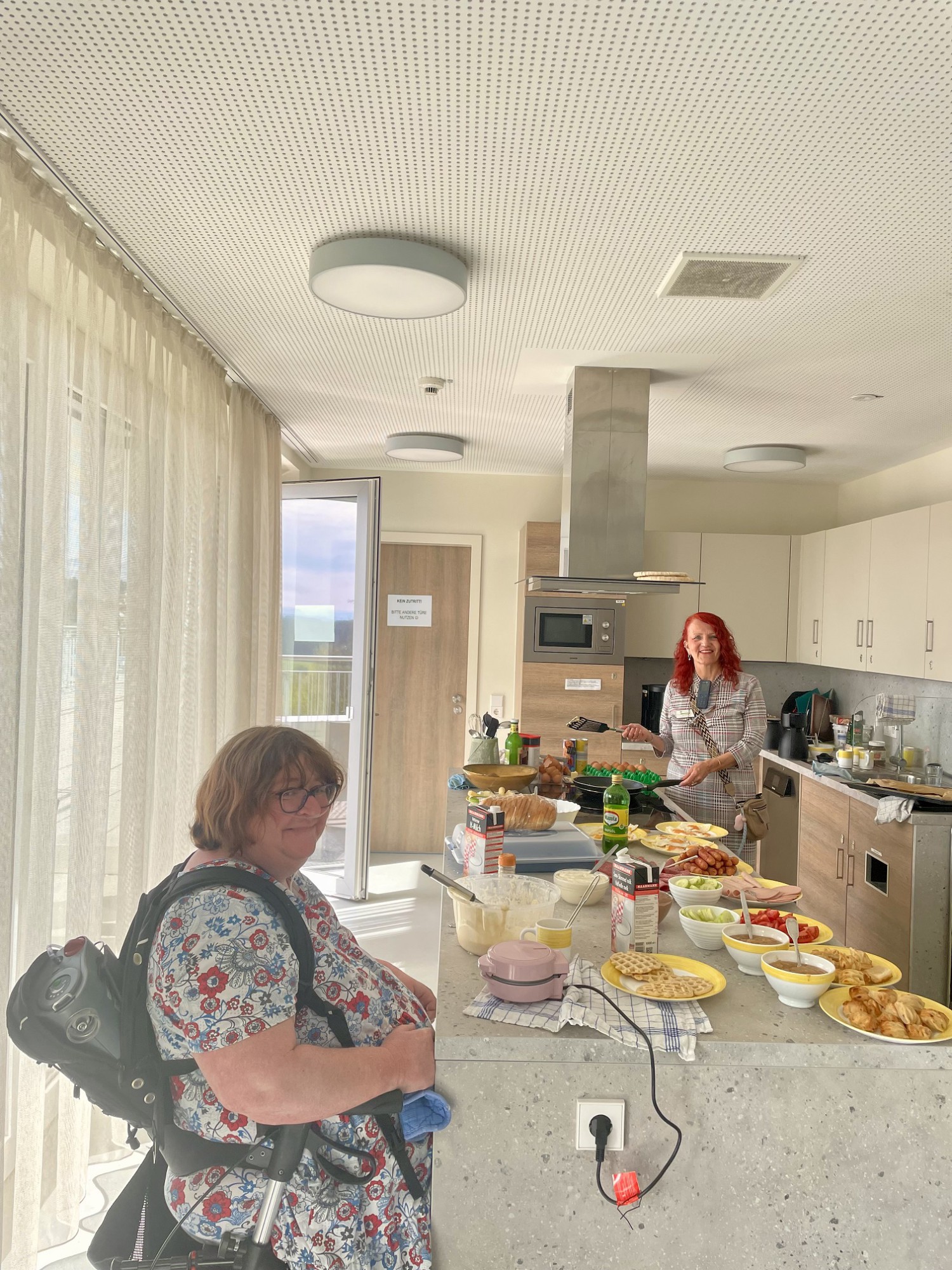 Gemeinsames Anrichten des Buffet