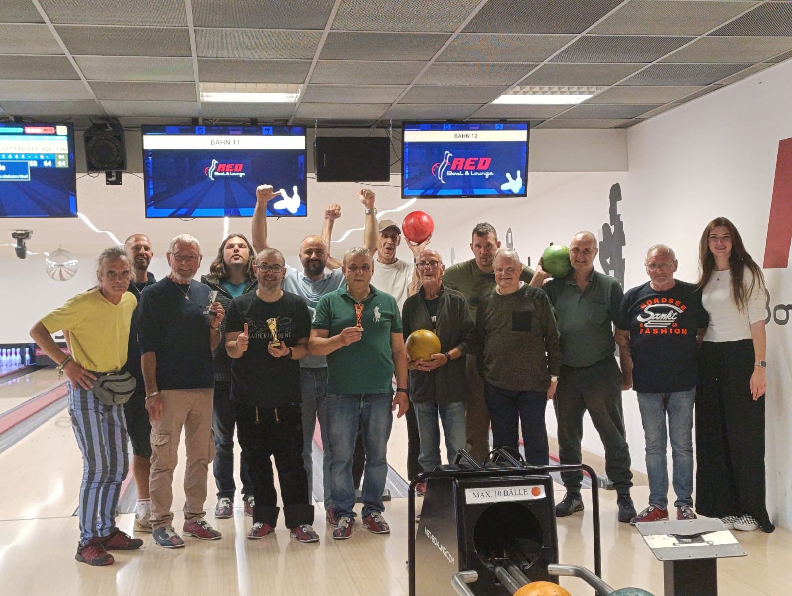 Gruppenfoto der Teilnehmer/innen