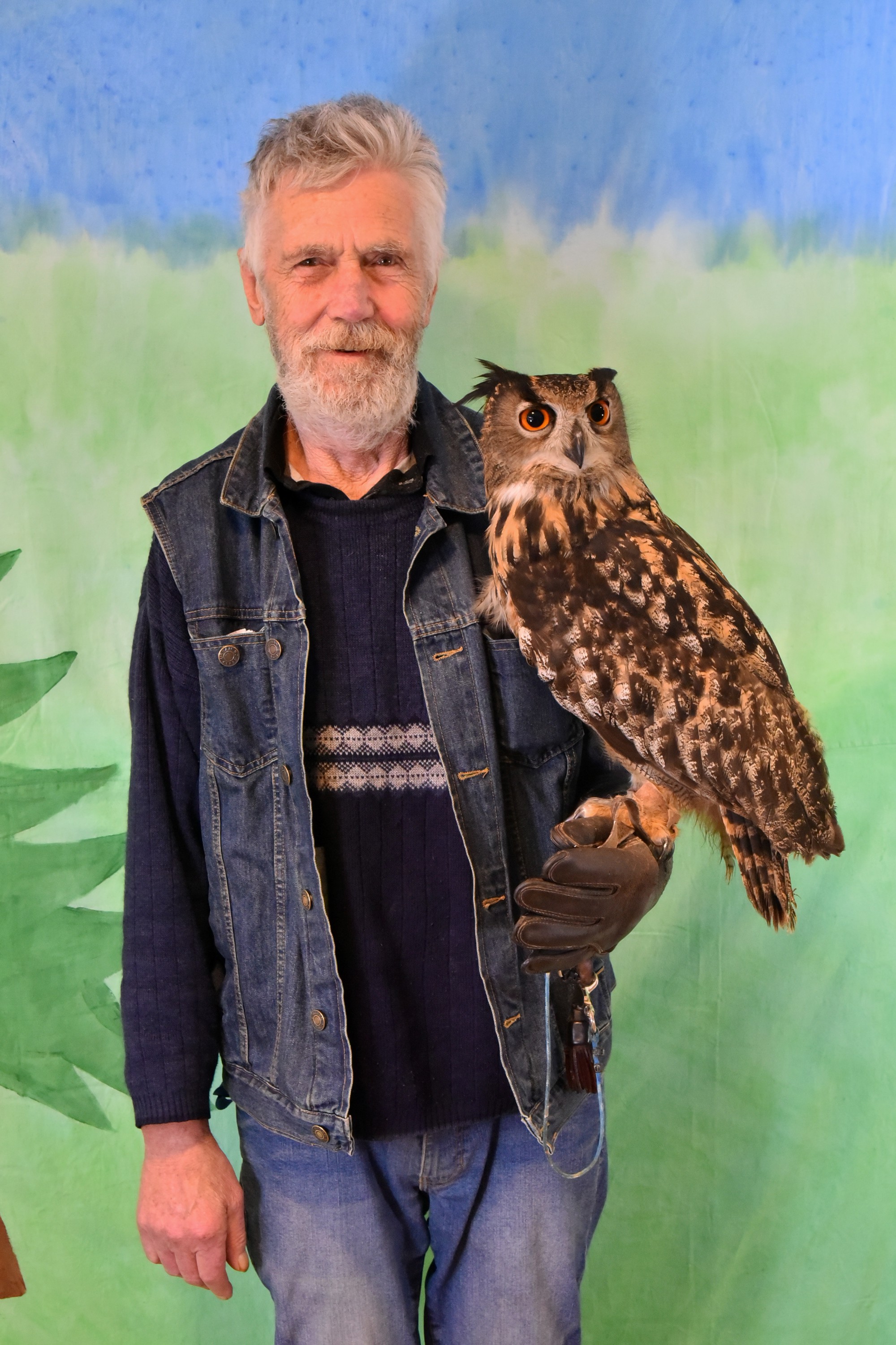 Bewohner trägt Eule