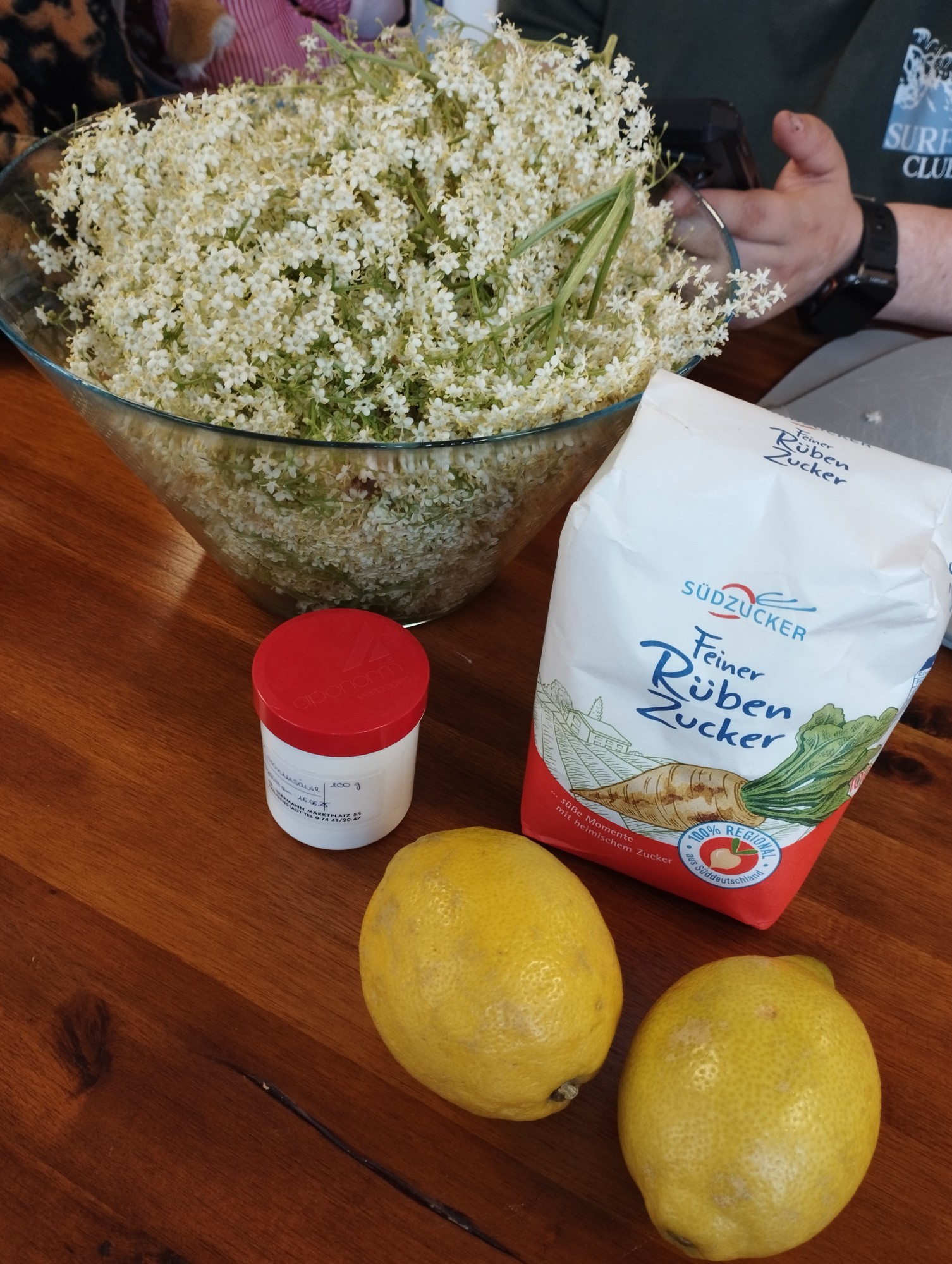 Zutaten für Holunderblütensirup