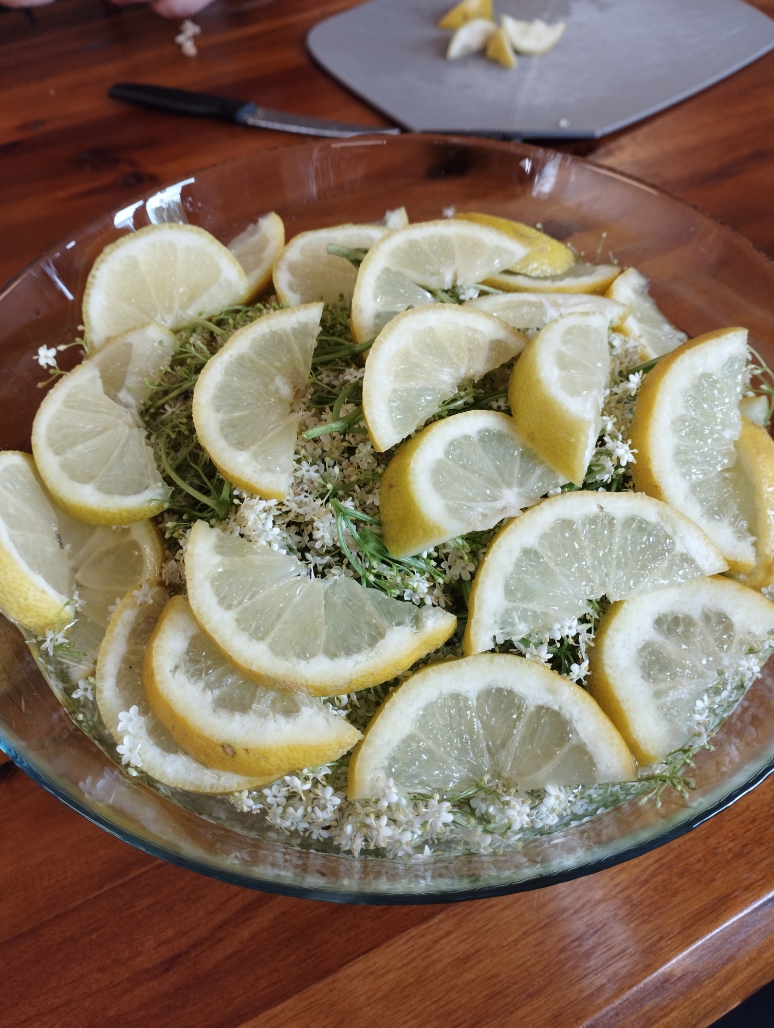 Zutaten für Holunderblütensirup