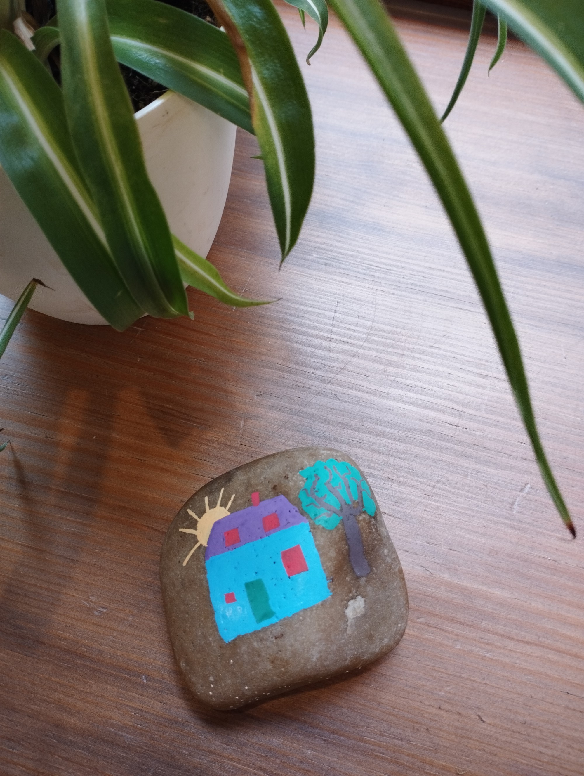 Mit Landschaft bemalter Stein