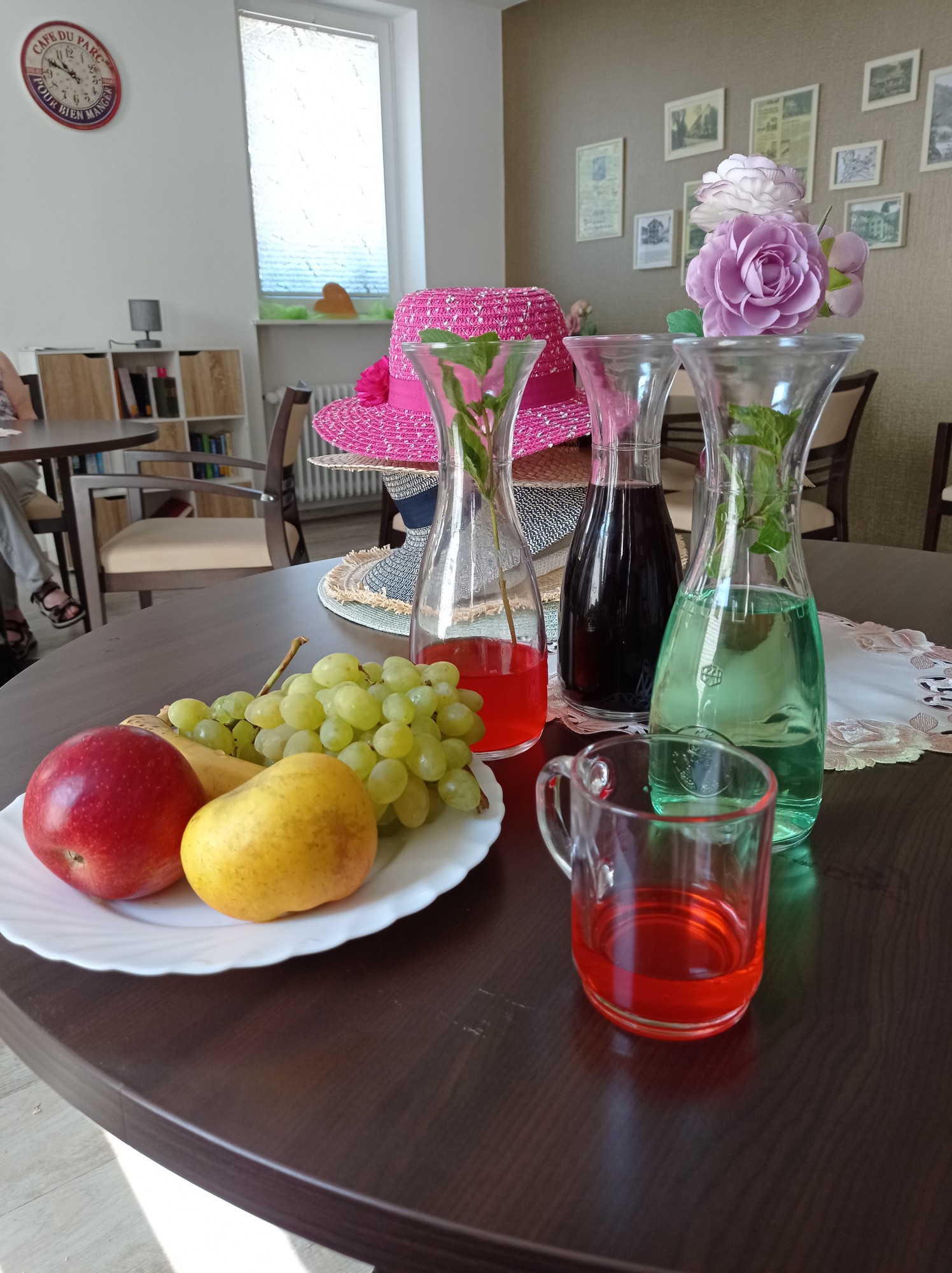 Frisches Obst und Säfte