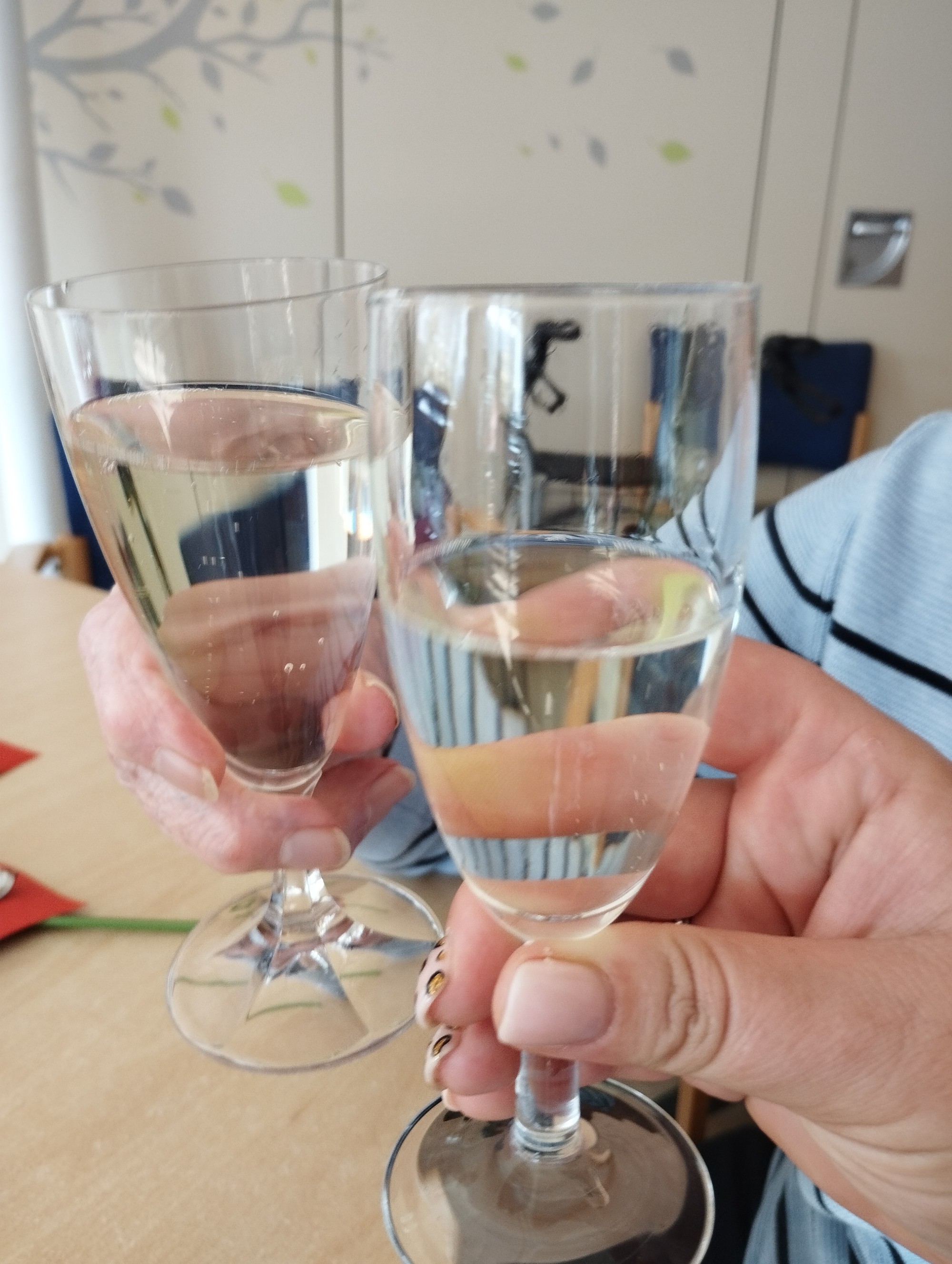 Gemeinsames Ansto&szlig;en