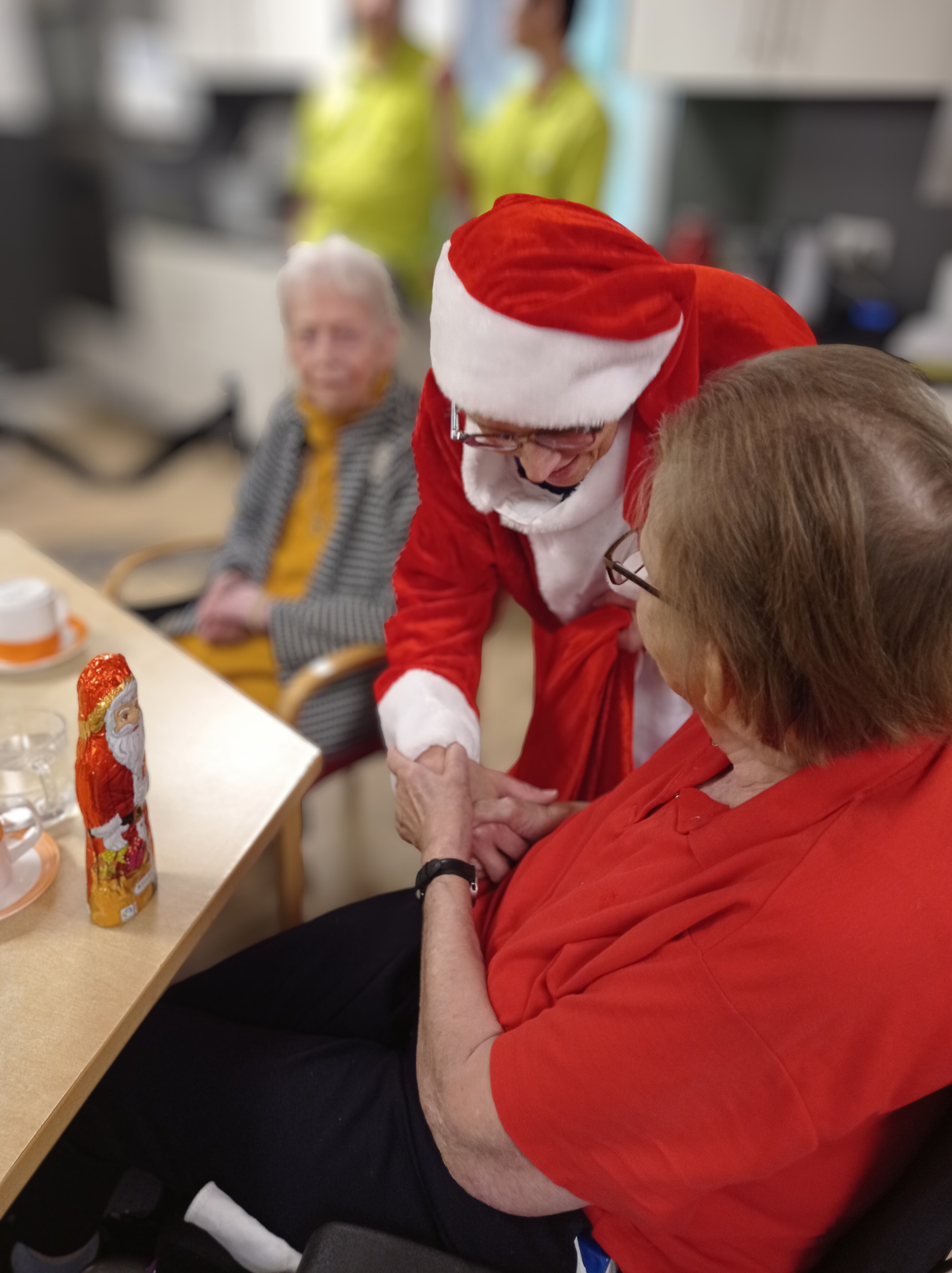 Nikolaus mit Bewohnerin