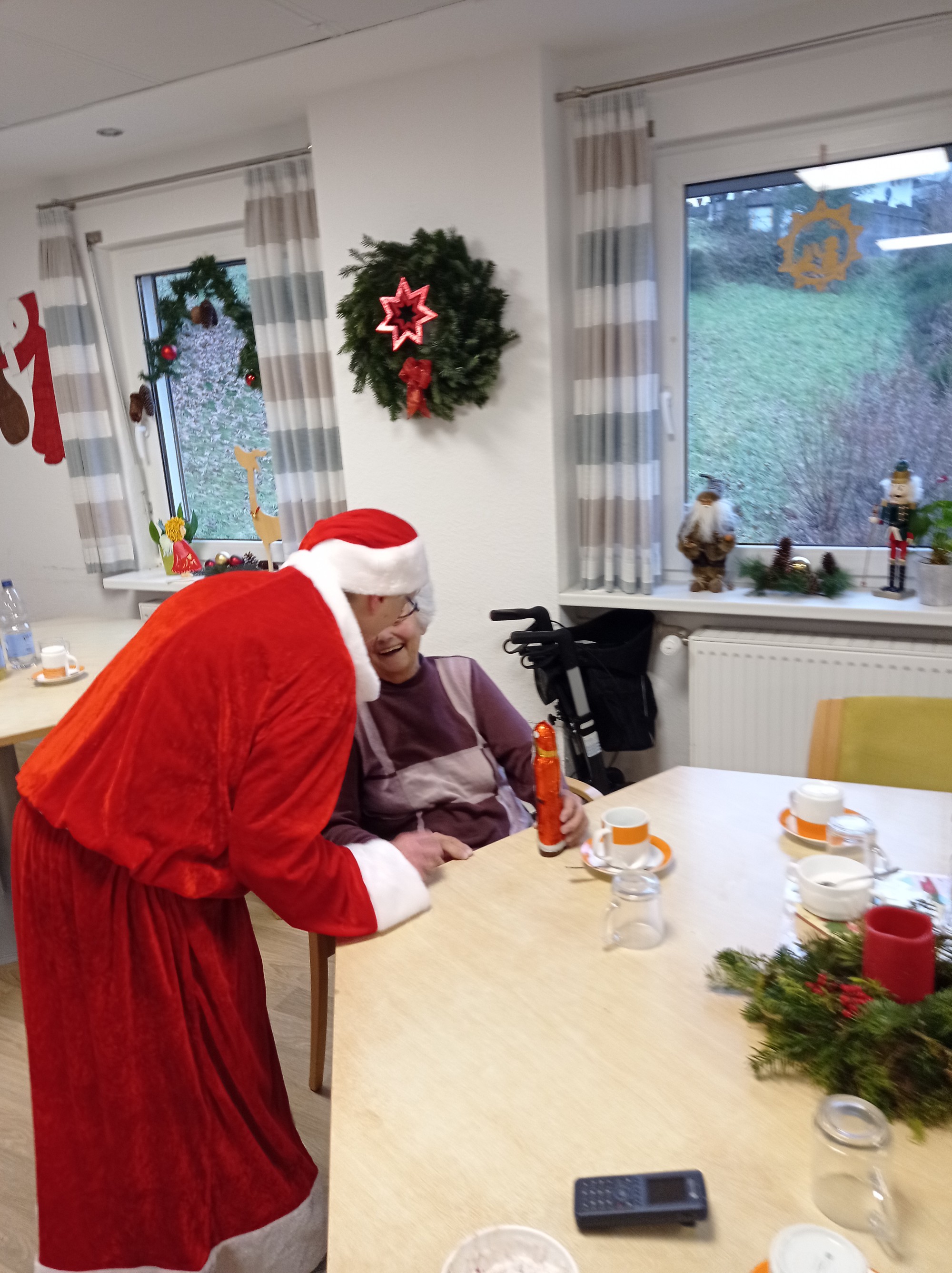 Nikolaus mit Bewohnerin