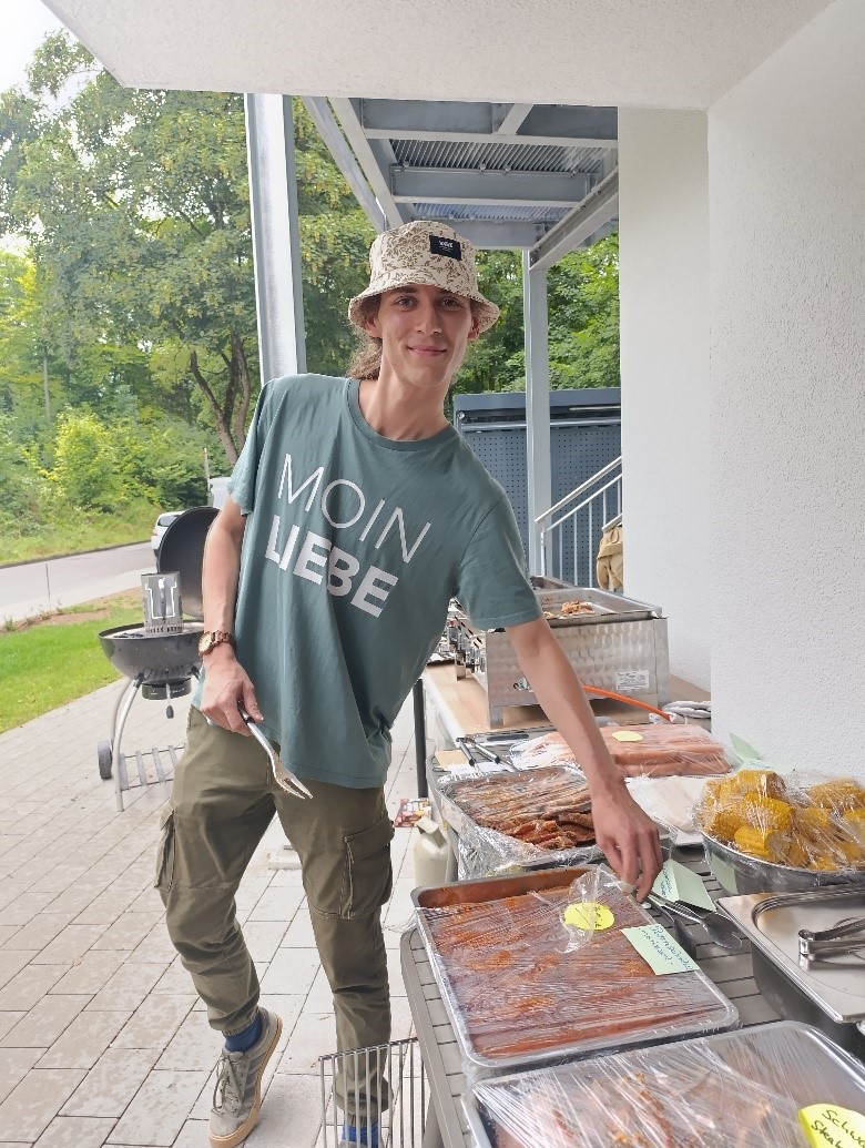 Mitarbeiter am Grill