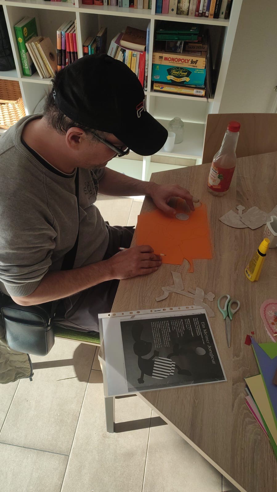 Ausschneiden der Bastelarbeiten