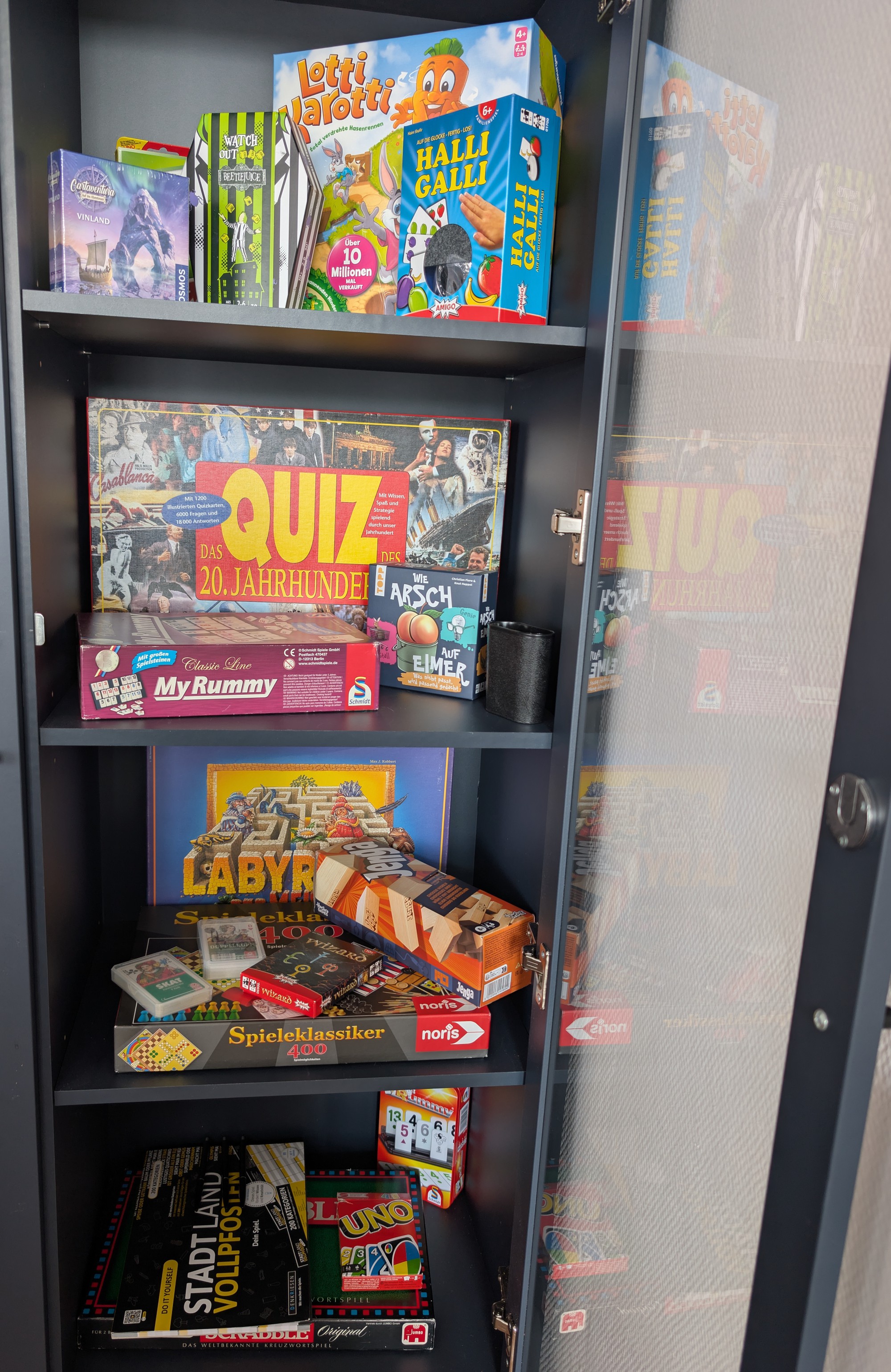 Spieleschrank