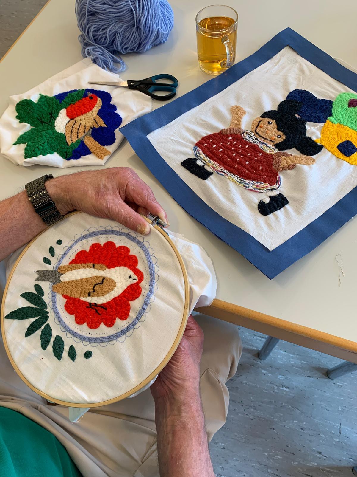 Von Bewohner besticktes Bild