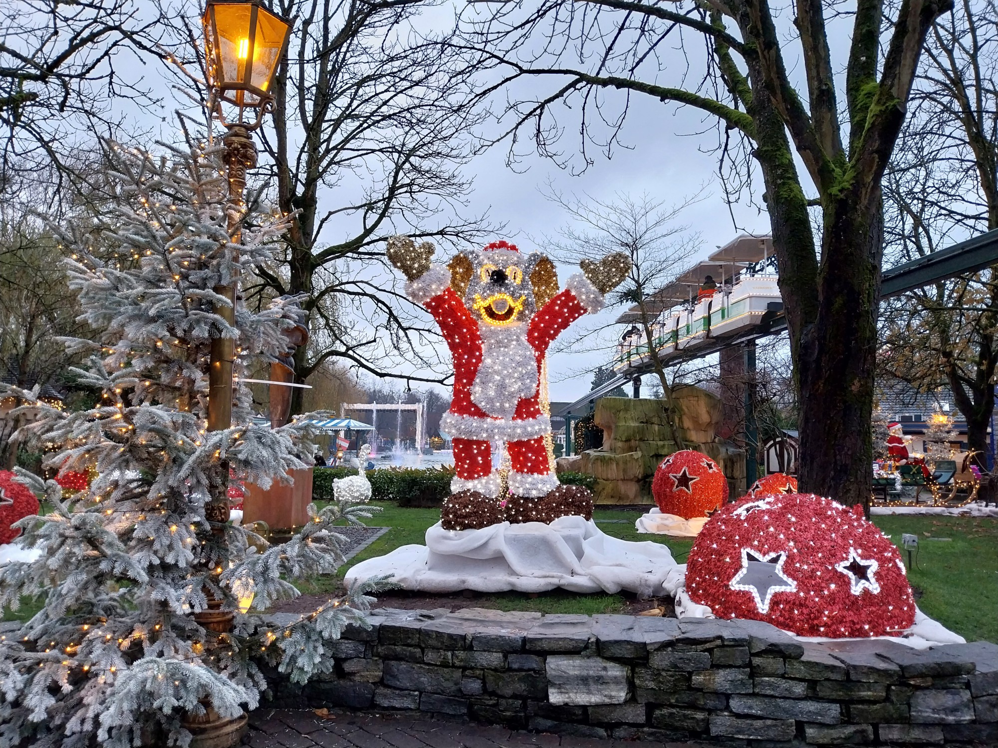 Winterliche Dekoration im Europapark Rust