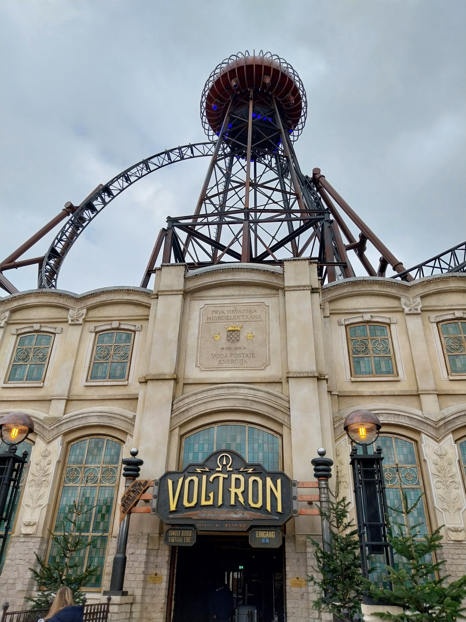 Achterbahn Voltron im Europapark Rust