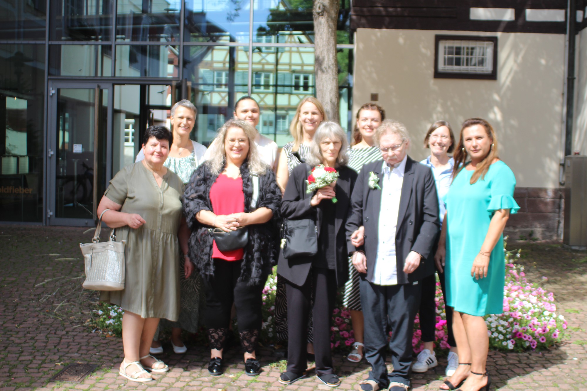 Gruppenfoto mit Brautpaar