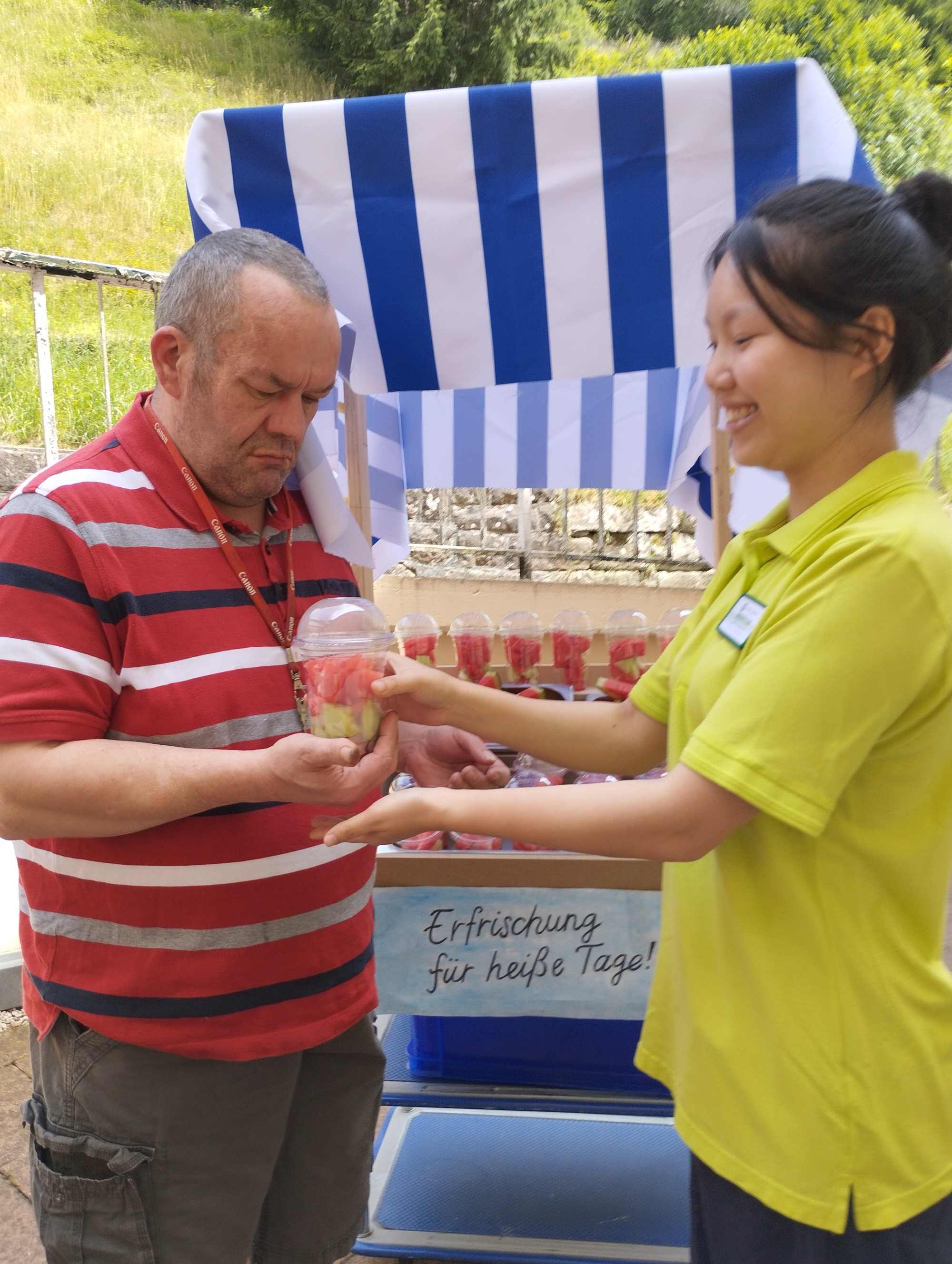 Ausgabe von Wassermelonen