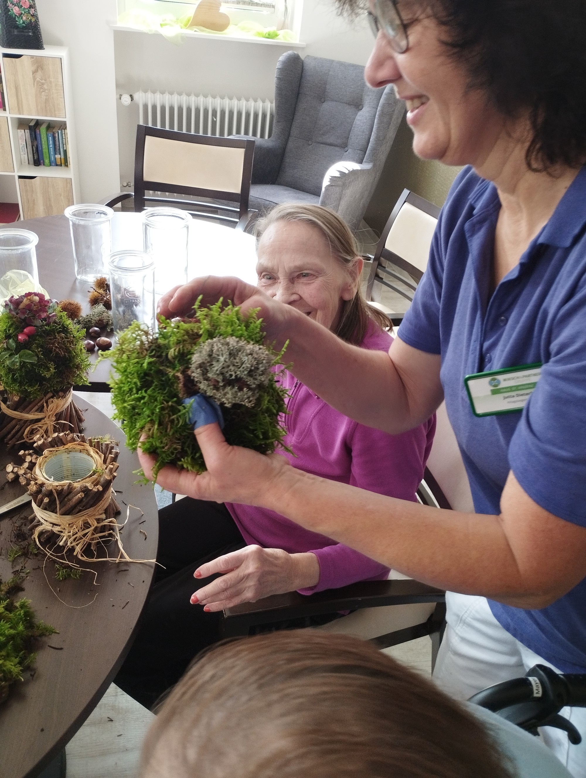 Gemeinsames Gestalten von Mooskugeln