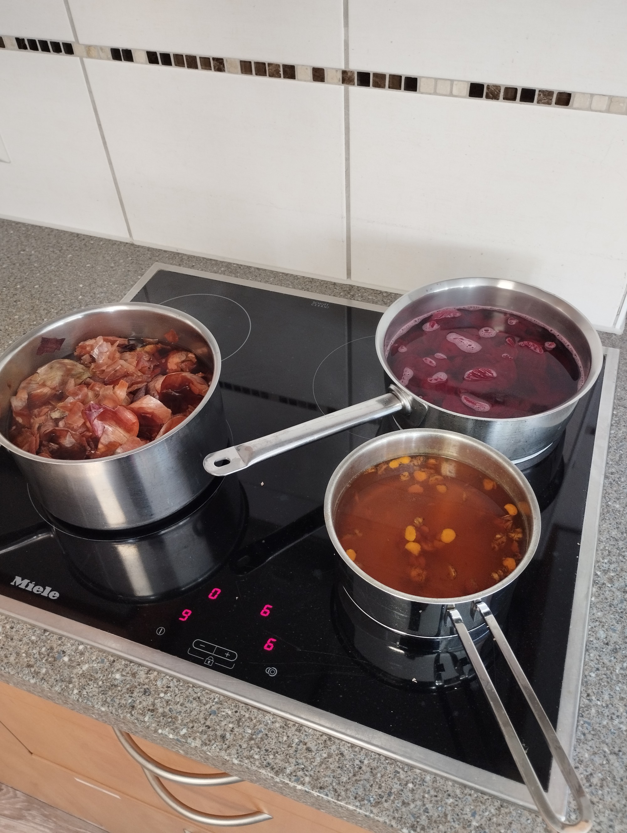 Vorbereitete Farben zum Bemalen