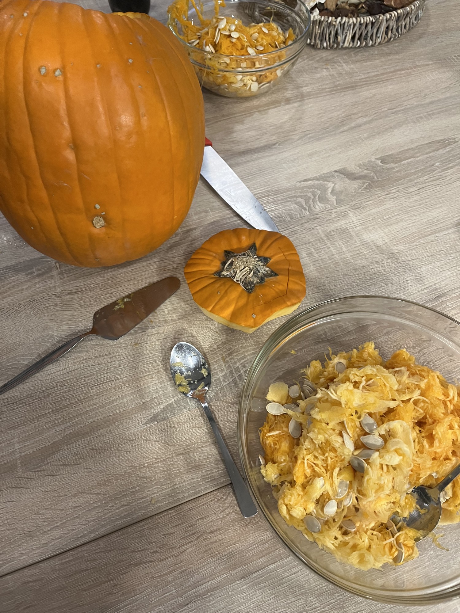 Aushöhlen des Kürbis