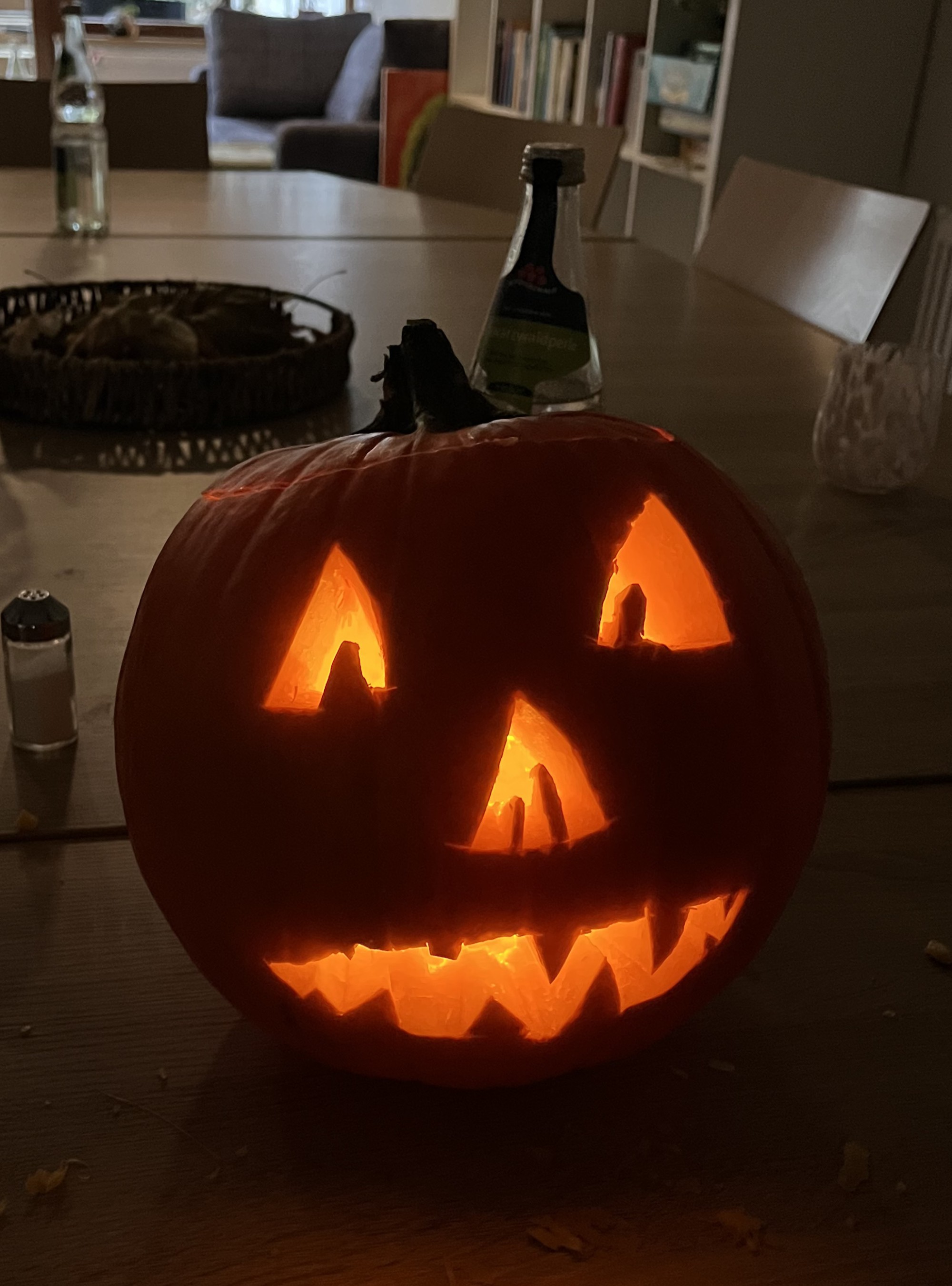 Ausgeschnitzter Kürbis